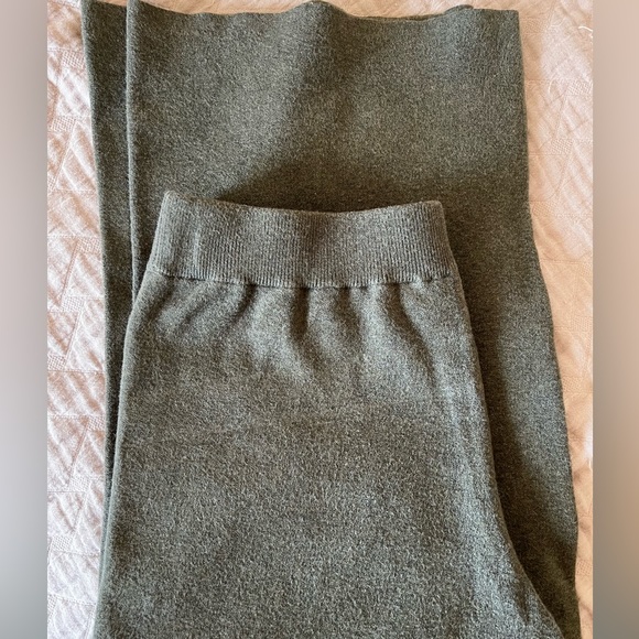 Loft Olive Green Wide Leg Sweater Pull on Pants in L - Picture 5 of 5